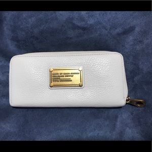 Marc By Marc Jacobs Q zip wallet